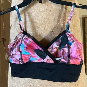 Lululemon workout sports bra size 4